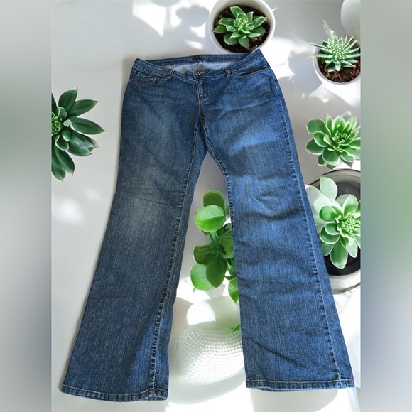 Falls Creek Flare Jeans Size 16 - Picture 1 of 3